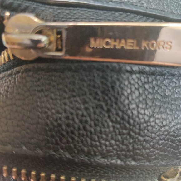 Vintage Michael Kors Black Leather Purse. Multiple Pockets. Sturdy Stitching. - Picture 5 of 10